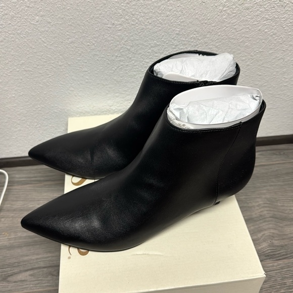 LifeStride Maya Ankle Bootie In Black (WIDE) - Picture 6 of 8